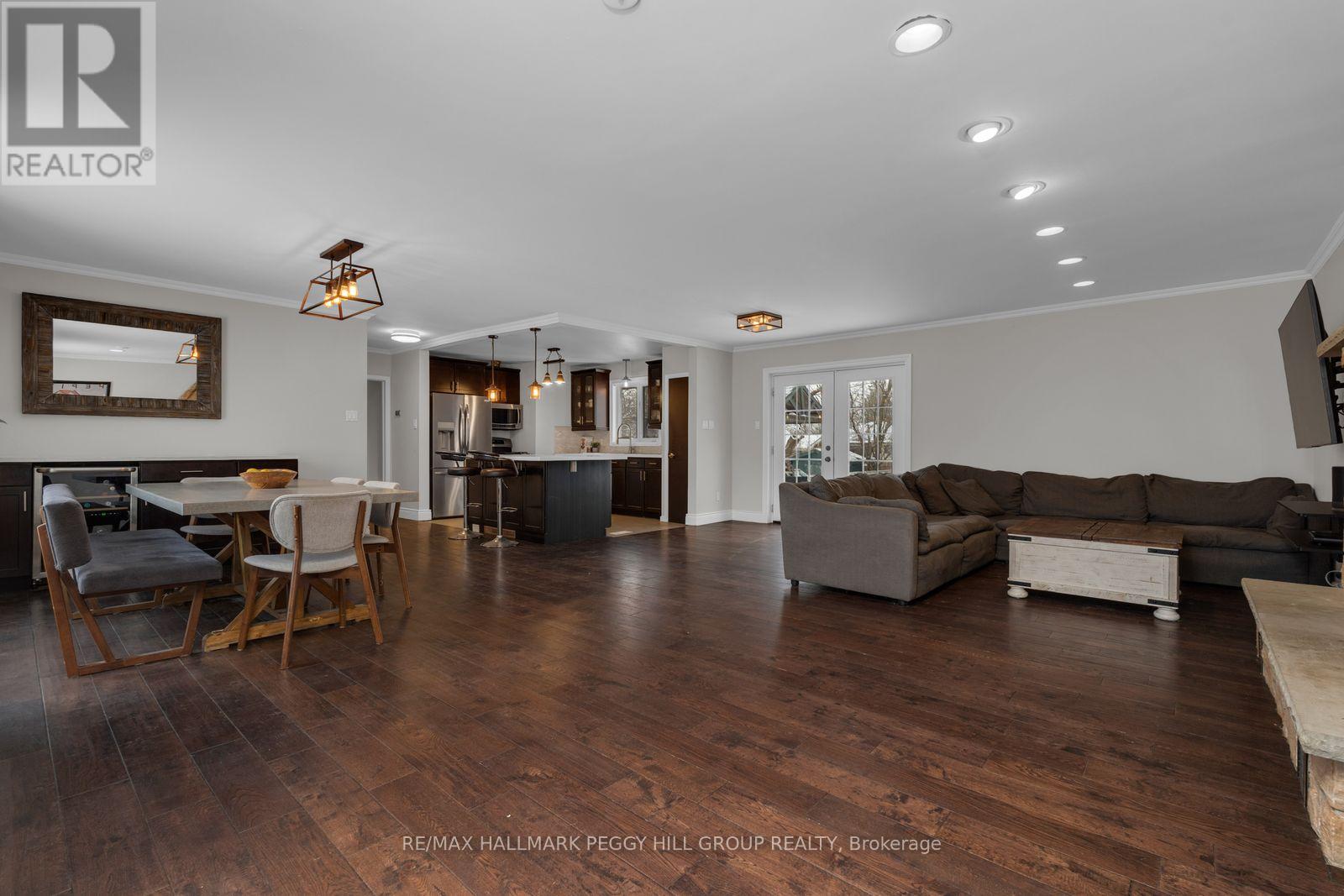 235 St Vincent Street, Barrie, Ontario  L4M 3Z7 - Photo 2 - S12920040