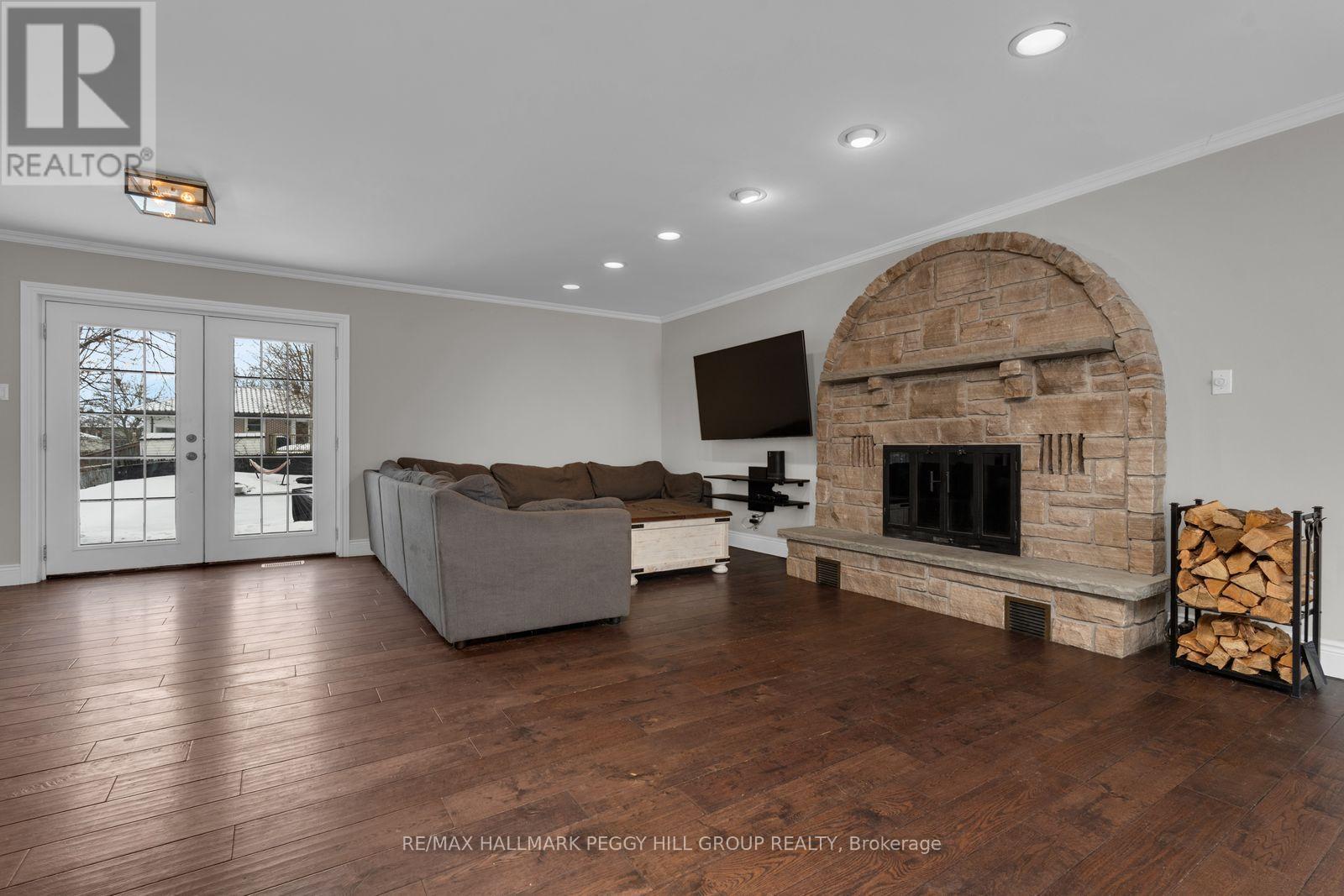 235 St Vincent Street, Barrie, Ontario  L4M 3Z7 - Photo 3 - S12920040