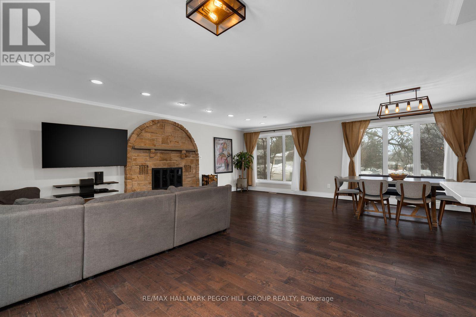 235 St Vincent Street, Barrie, Ontario  L4M 3Z7 - Photo 4 - S12920040