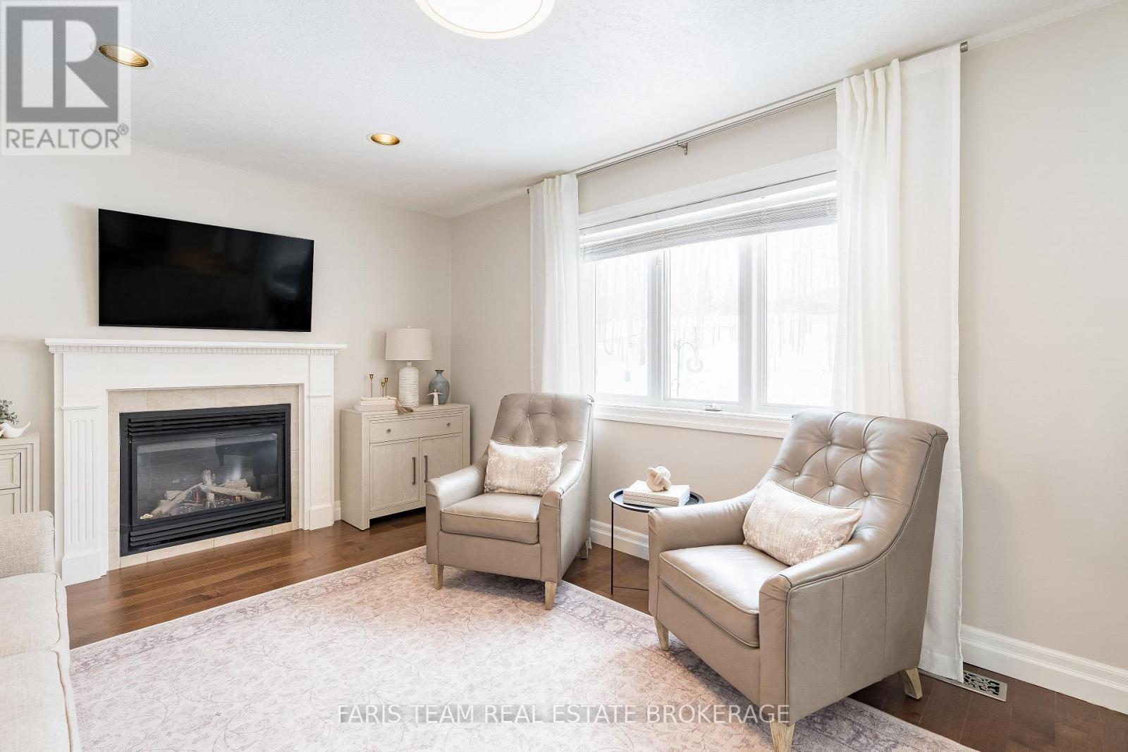 1 Pineview Drive, Oro-Medonte, Ontario  L0L 2L0 - Photo 15 - S12920064