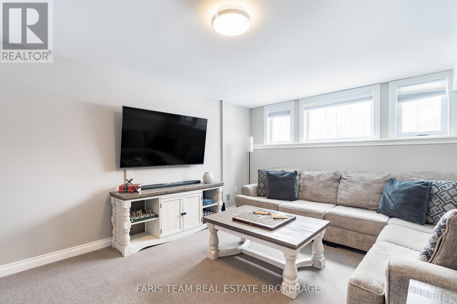 1 Pineview Drive, Oro-Medonte, Ontario  L0L 2L0 - Photo 29 - S12920064