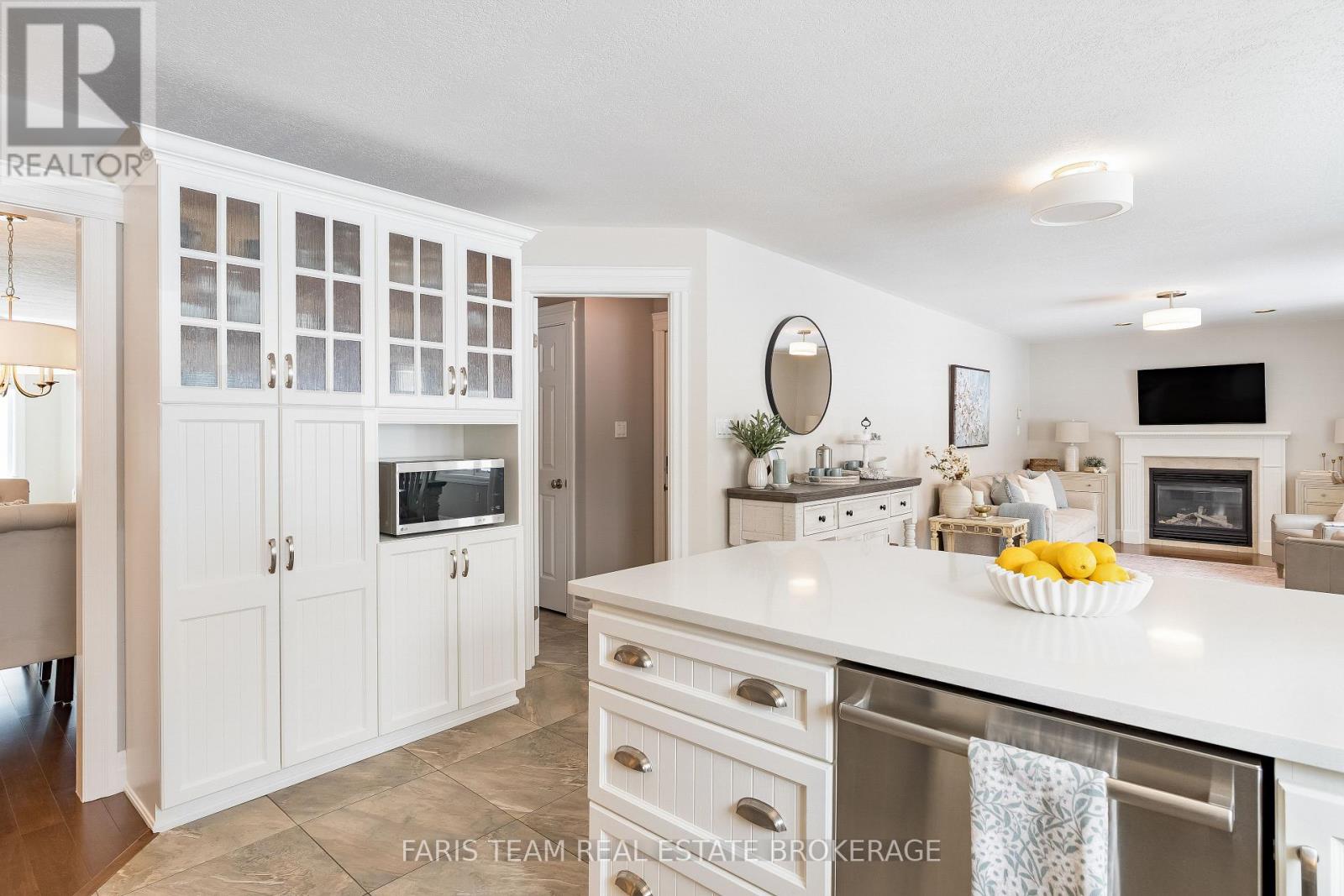 1 Pineview Drive, Oro-Medonte, Ontario  L0L 2L0 - Photo 8 - S12920064