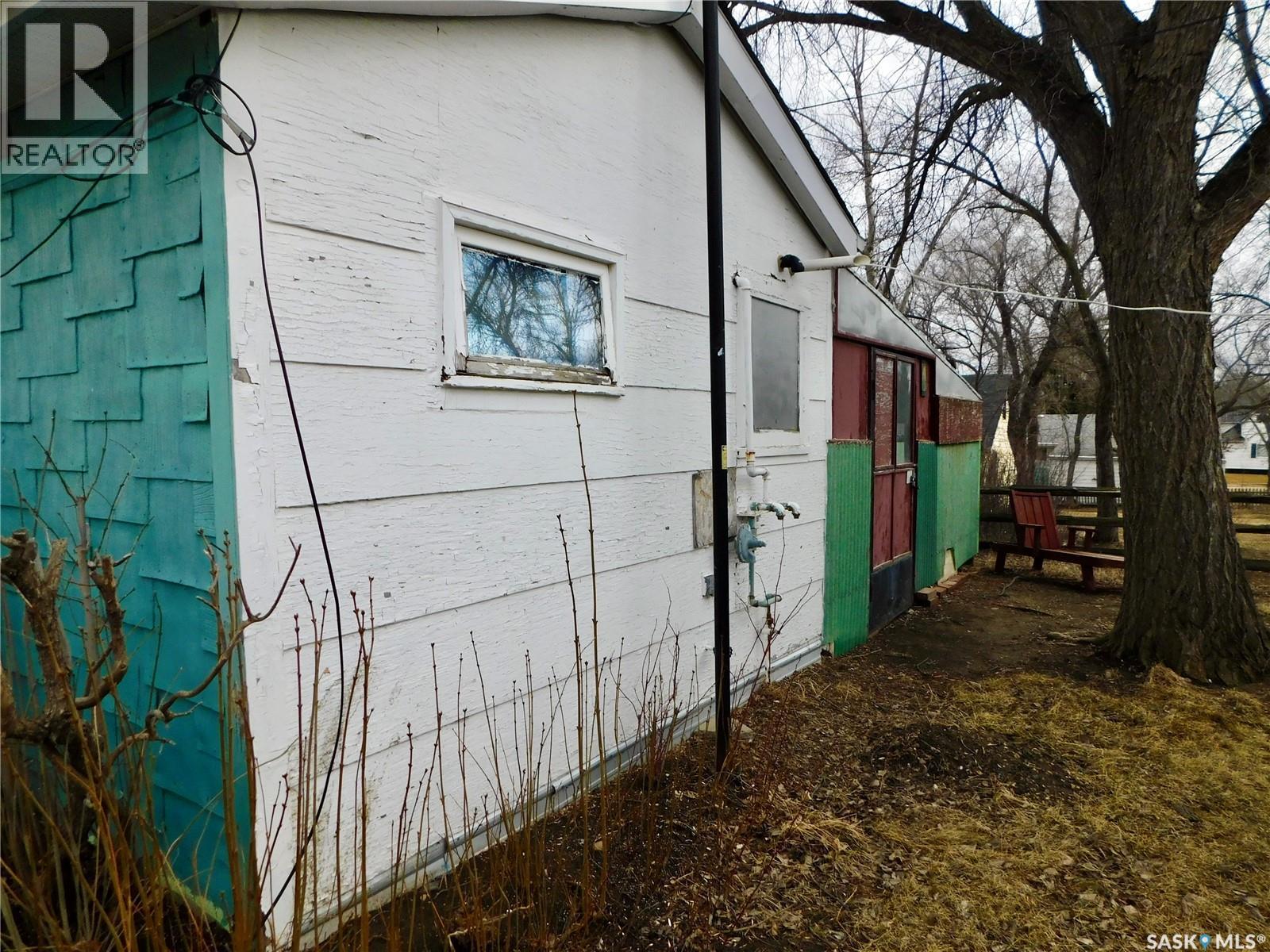 214 2nd Street E, Lafleche, Saskatchewan  S0H 3R0 - Photo 14 - SK031172