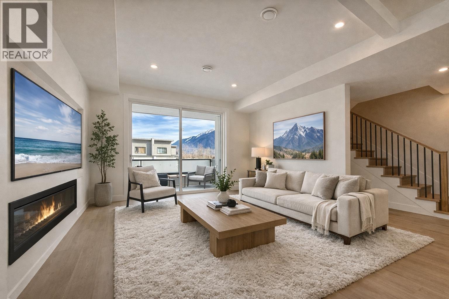 1006 Phare Crescent, Pemberton, British Columbia  V0N 2L0 - Photo 2 - R3101697