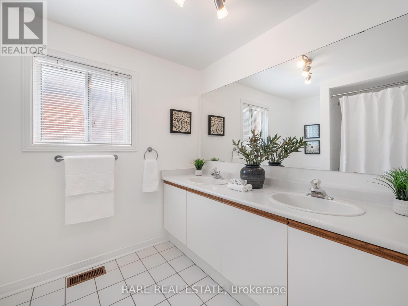 5850 Fieldon Road, Mississauga, Ontario  L5M 5K3 - Photo 34 - W12919988