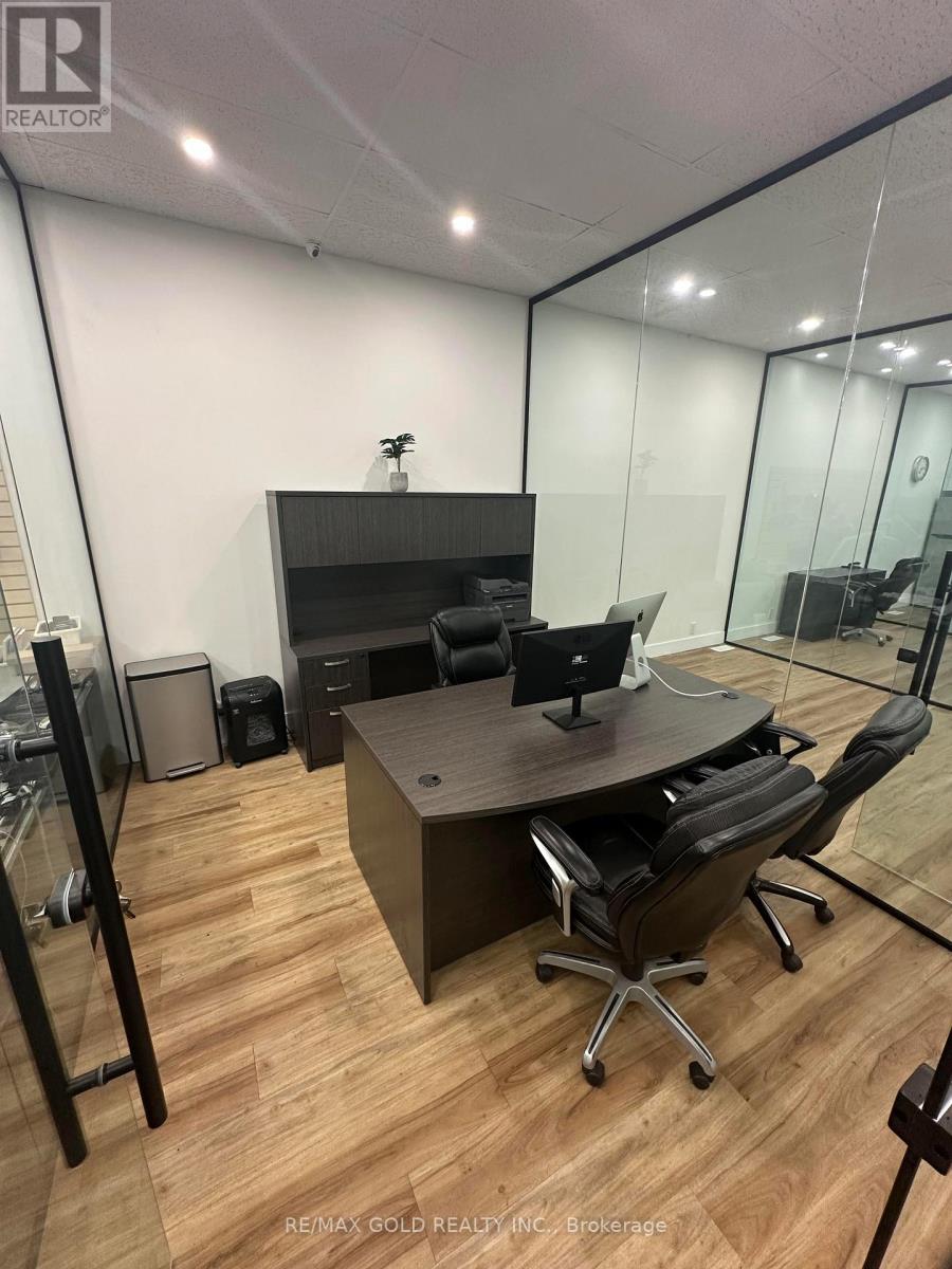 2 - 136 Guelph Street, Halton Hills, Ontario  L7G 4A1 - Photo 2 - W12919992