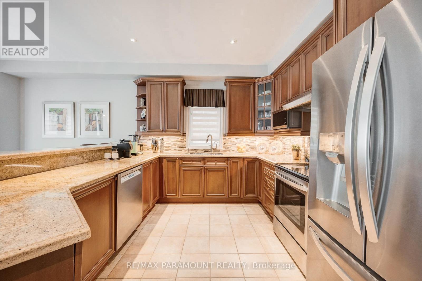 1122 Lamplight Way, Mississauga, Ontario  L5W 1J4 - Photo 10 - W12919998