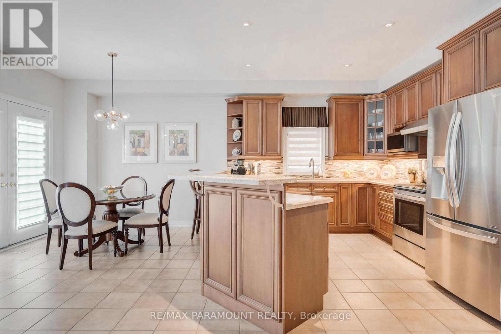 1122 Lamplight Way, Mississauga, Ontario  L5W 1J4 - Photo 9 - W12919998