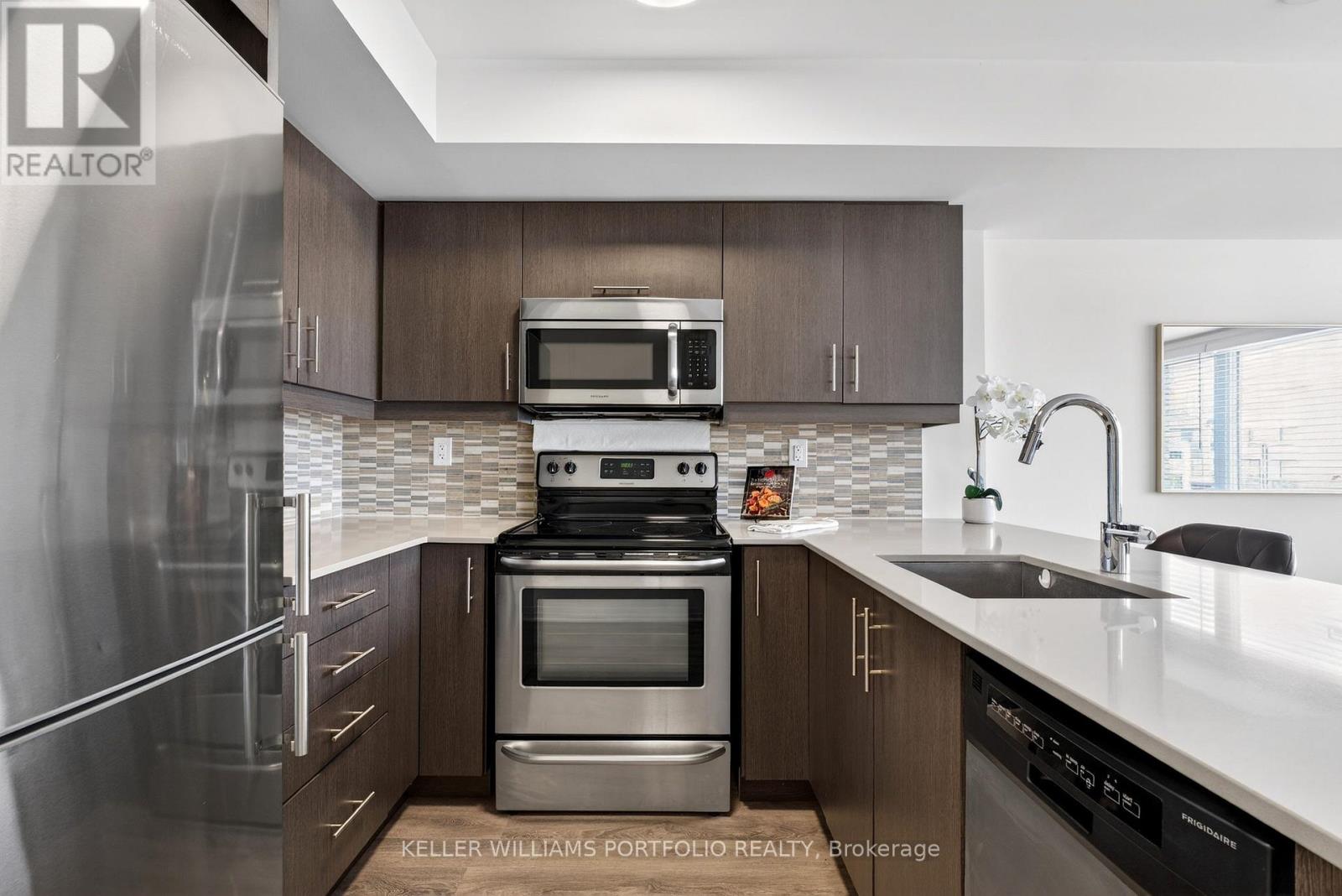 7 - 171 William Duncan Road, Toronto, Ontario  M3K 0B7 - Photo 5 - W12920024