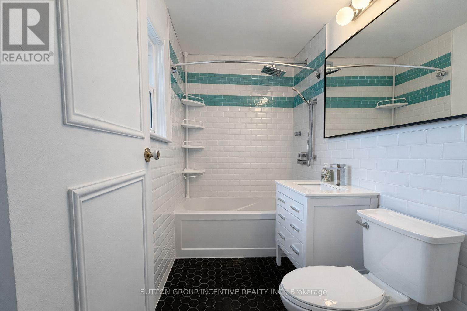 65 Barrhead Crescent, Toronto, Ontario  M9W 3Z8 - Photo 16 - W12920026