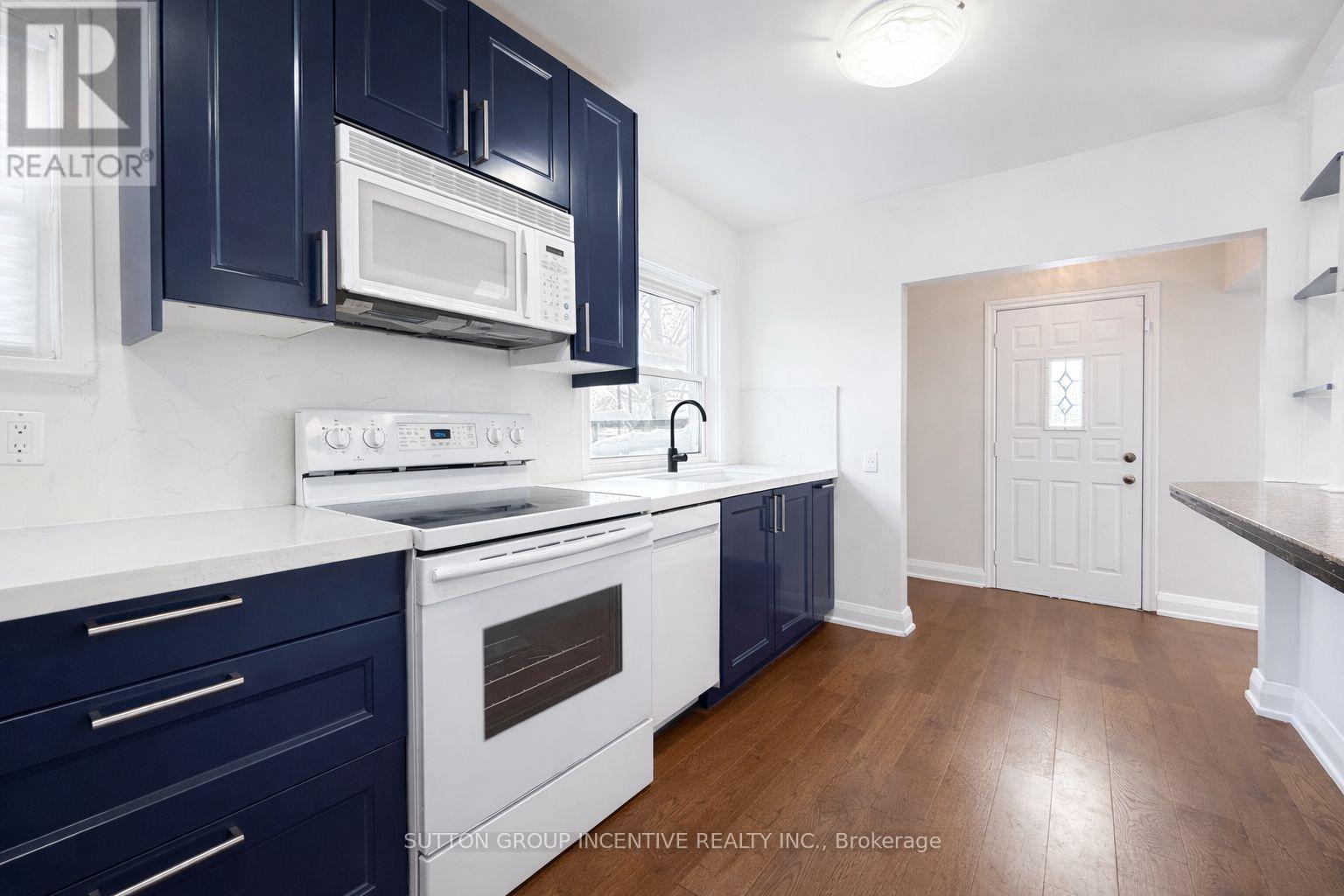 65 Barrhead Crescent, Toronto, Ontario  M9W 3Z8 - Photo 3 - W12920026