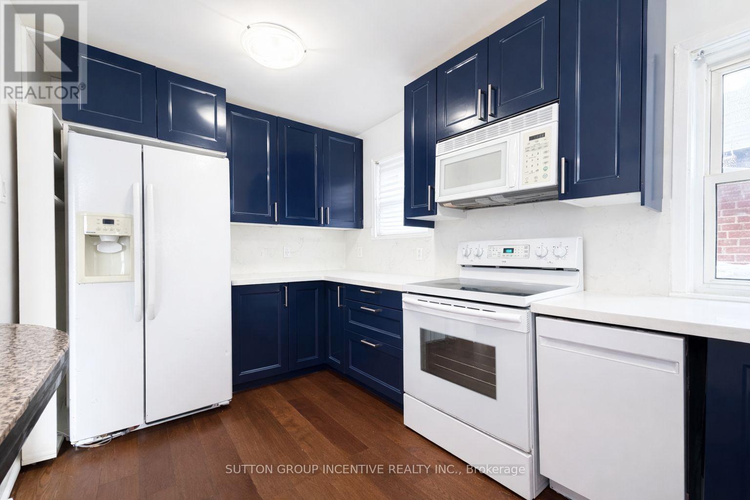 65 Barrhead Crescent, Toronto, Ontario  M9W 3Z8 - Photo 5 - W12920026