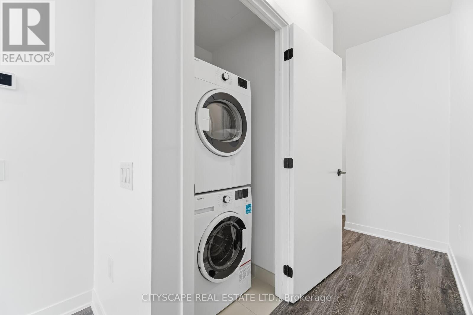 2711 - 2495 Eglinton Avenue W, Mississauga, Ontario  L5M 2T2 - Photo 30 - W12920076