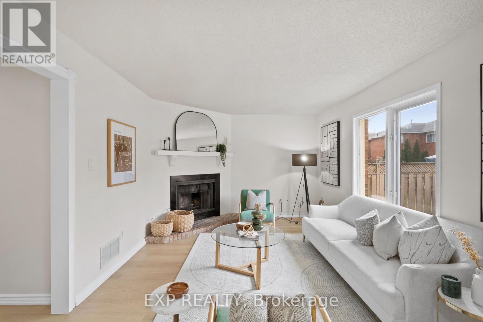 3365 Nutcracker Drive, Mississauga, Ontario  L5N 6E6 - Photo 4 - W12920086