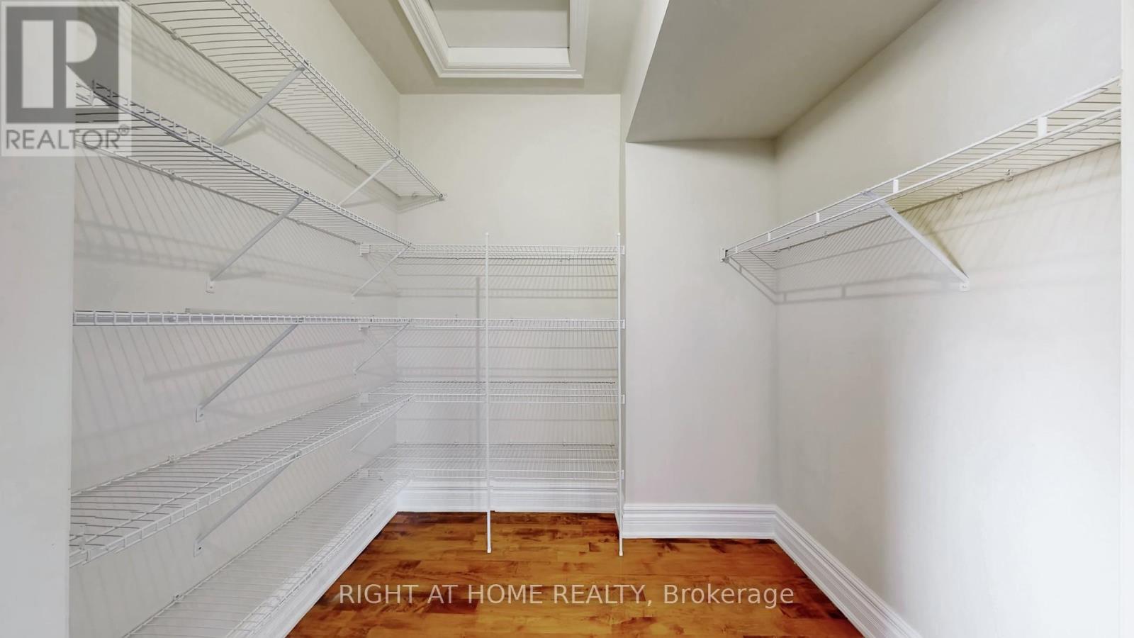 3414 Joan Drive, Mississauga, Ontario  L5B 1T5 - Photo 18 - W12920090