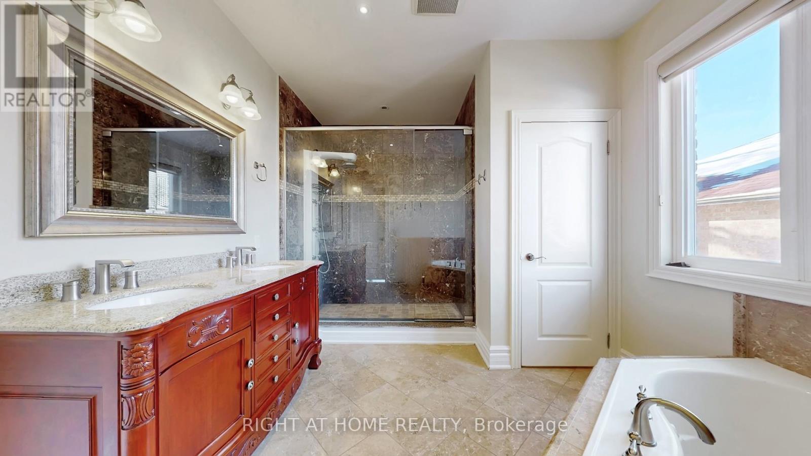 3414 Joan Drive, Mississauga, Ontario  L5B 1T5 - Photo 19 - W12920090