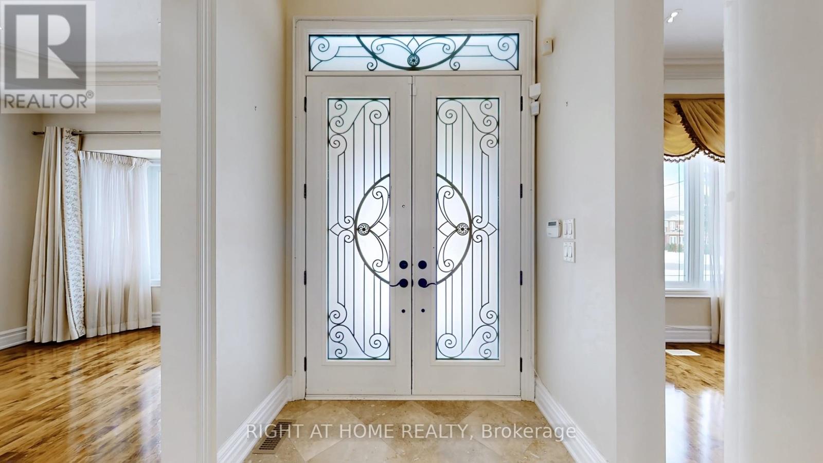 3414 Joan Drive, Mississauga, Ontario  L5B 1T5 - Photo 2 - W12920090