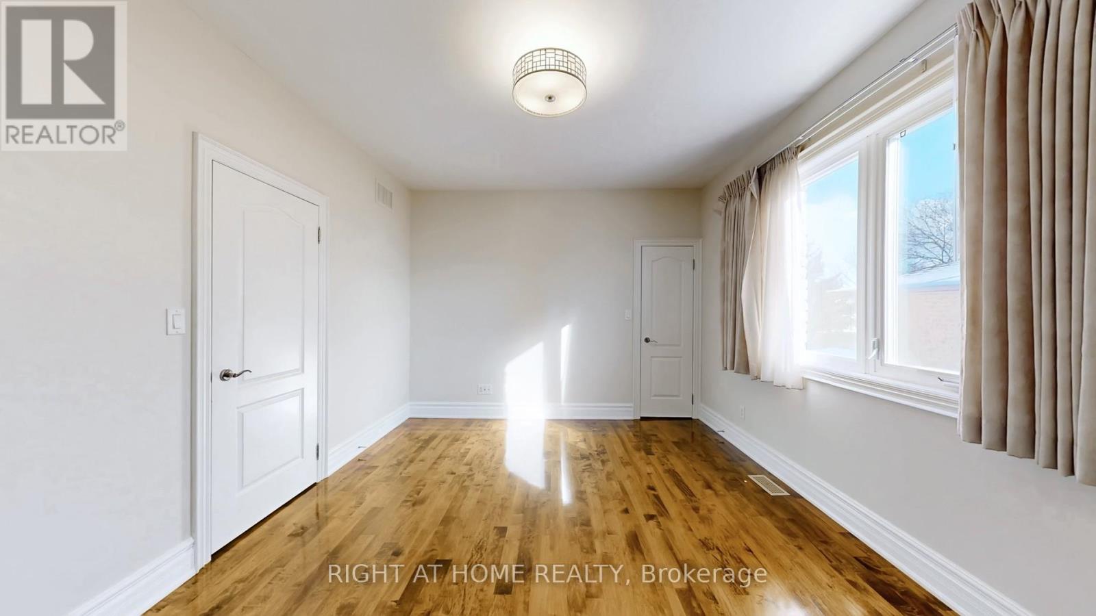 3414 Joan Drive, Mississauga, Ontario  L5B 1T5 - Photo 25 - W12920090