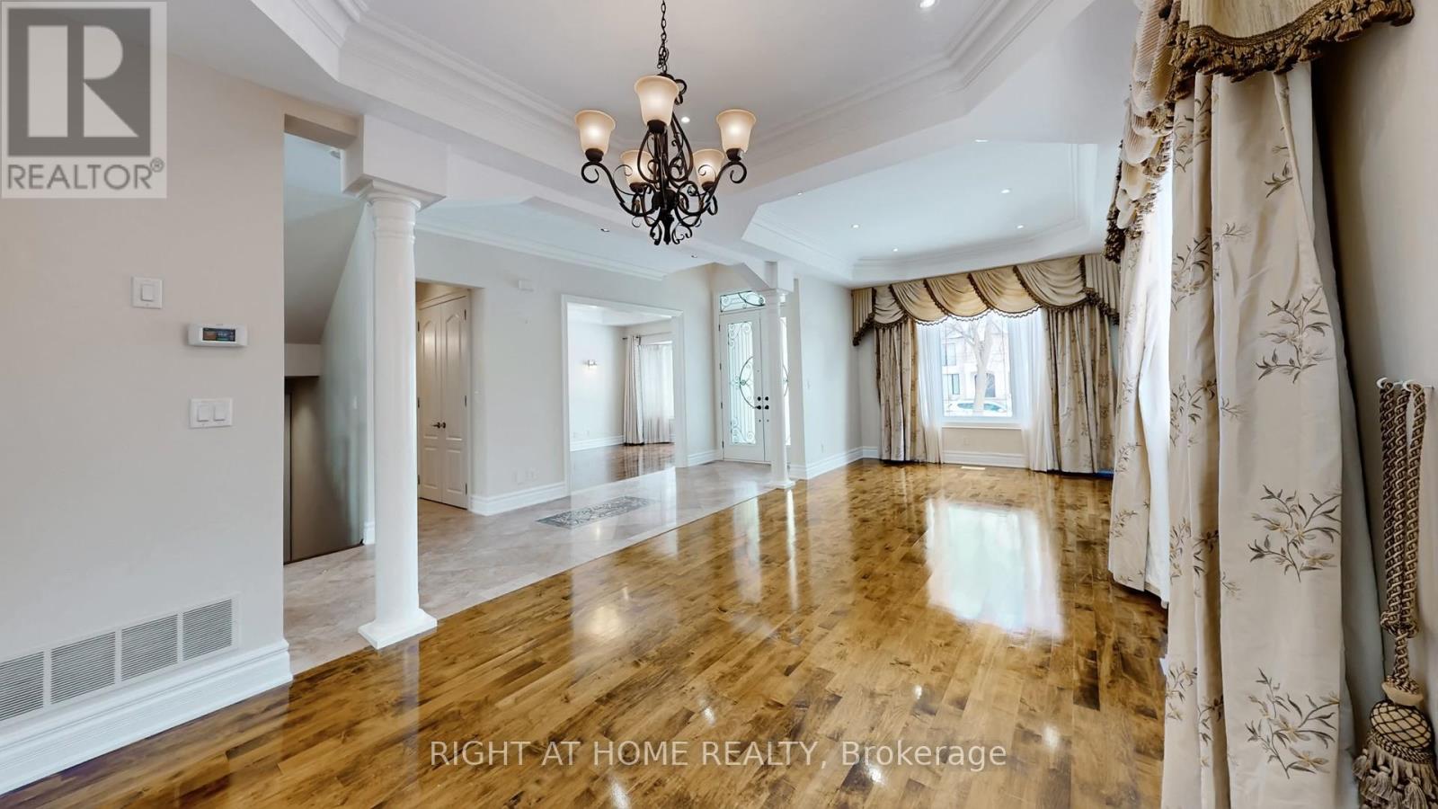 3414 Joan Drive, Mississauga, Ontario  L5B 1T5 - Photo 3 - W12920090