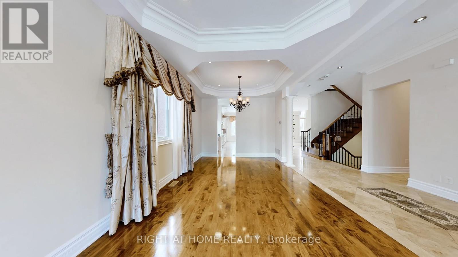 3414 Joan Drive, Mississauga, Ontario  L5B 1T5 - Photo 4 - W12920090