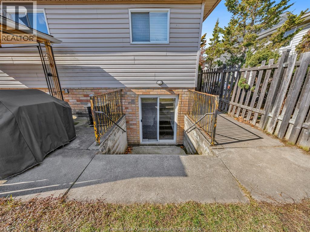 2848 Southridge, Windsor, Ontario  N8W 5N2 - Photo 12 - 26006226