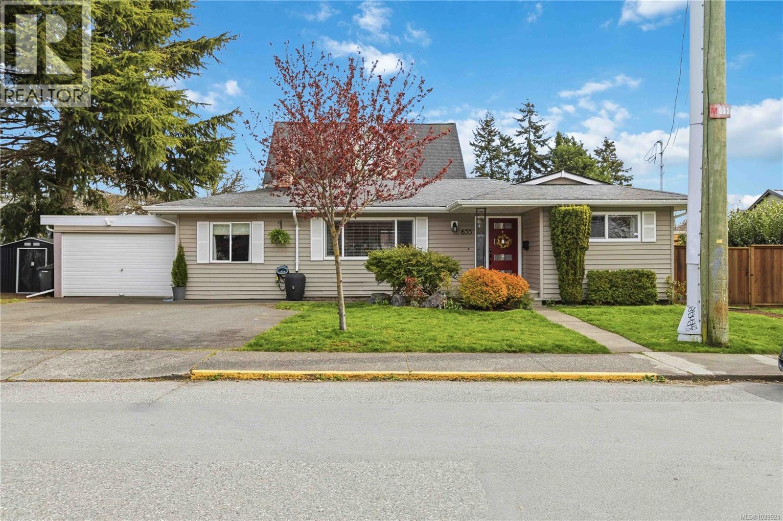 655 Rothwell St, Victoria, British Columbia