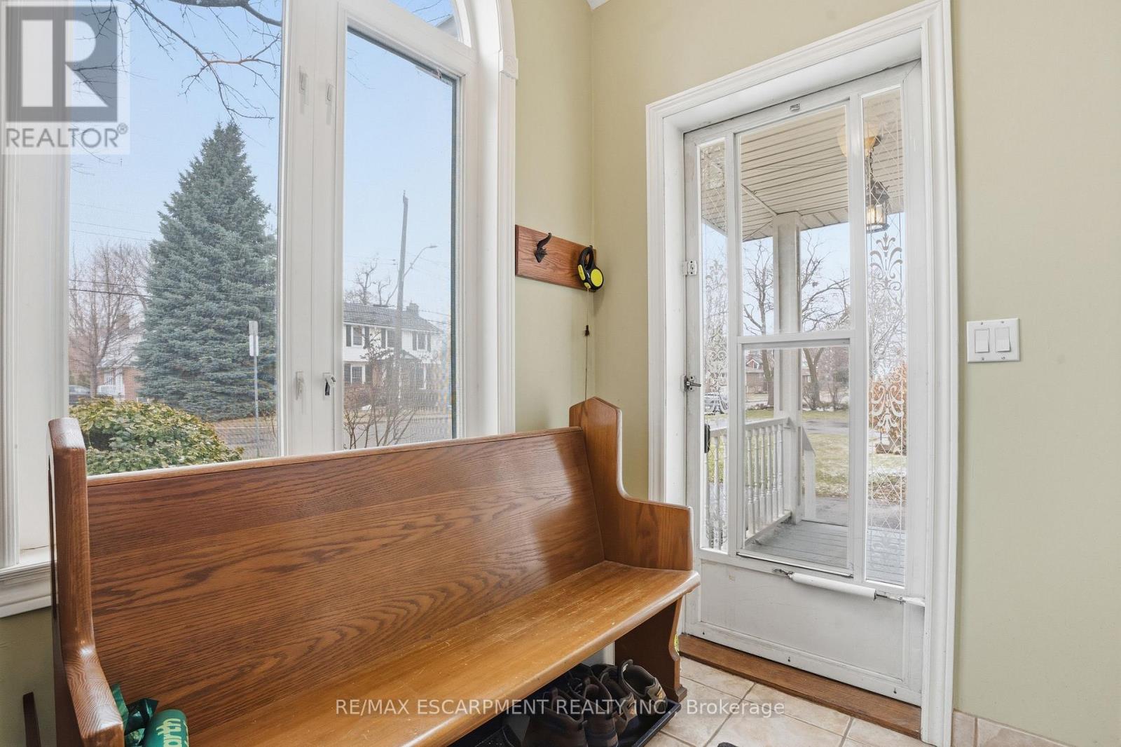 77 Arcade Crescent, Hamilton, Ontario  L9C 3J1 - Photo 4 - X12920056