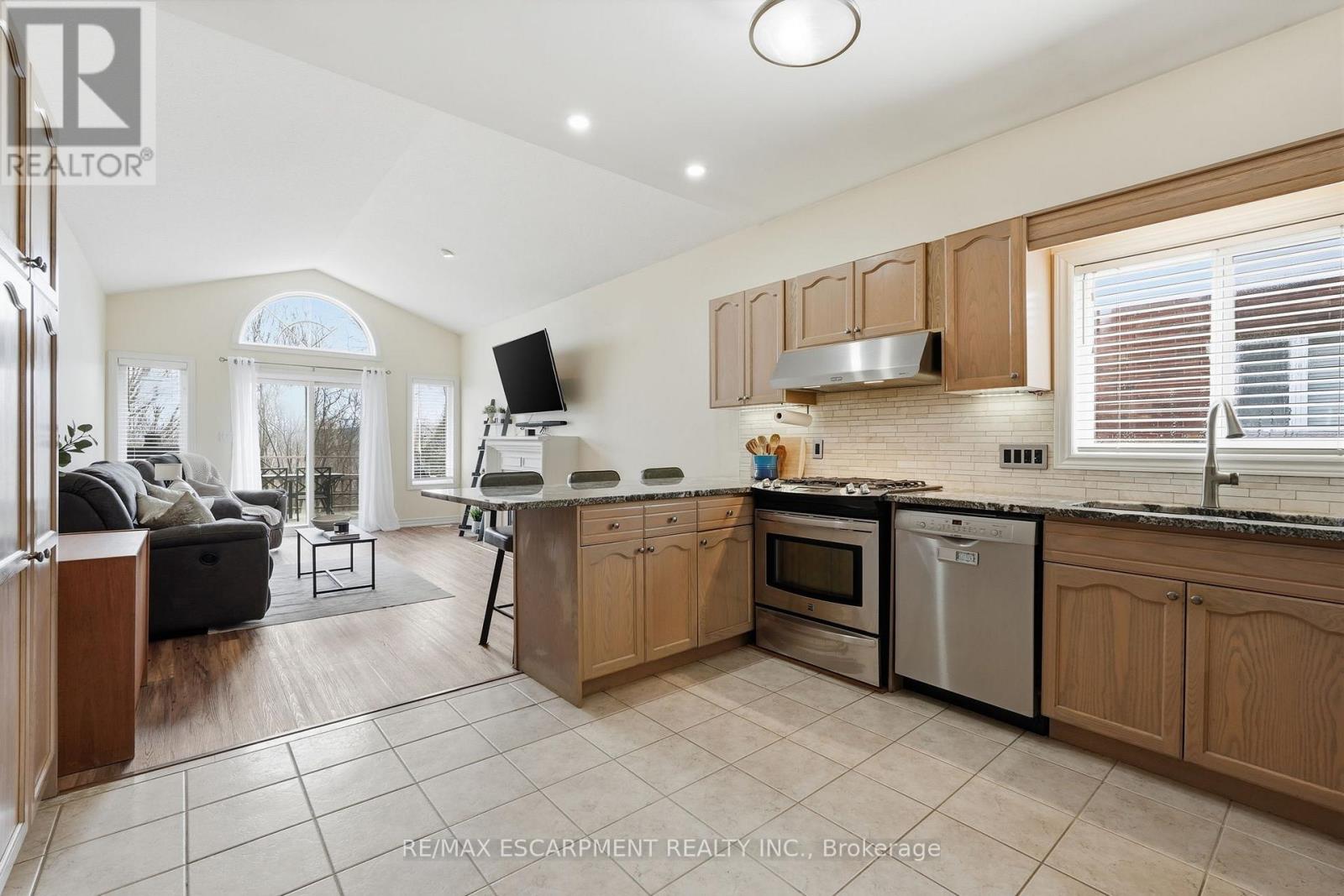 4055 Ashby Drive, Lincoln, Ontario  L3J 0G6 - Photo 11 - X12920068