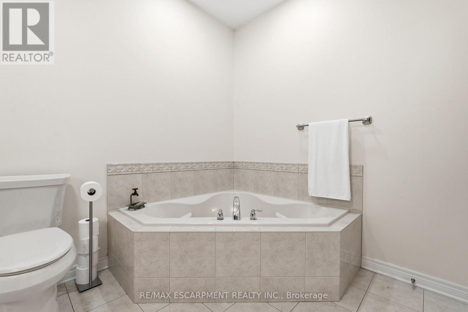 4055 Ashby Drive, Lincoln, Ontario  L3J 0G6 - Photo 27 - X12920068