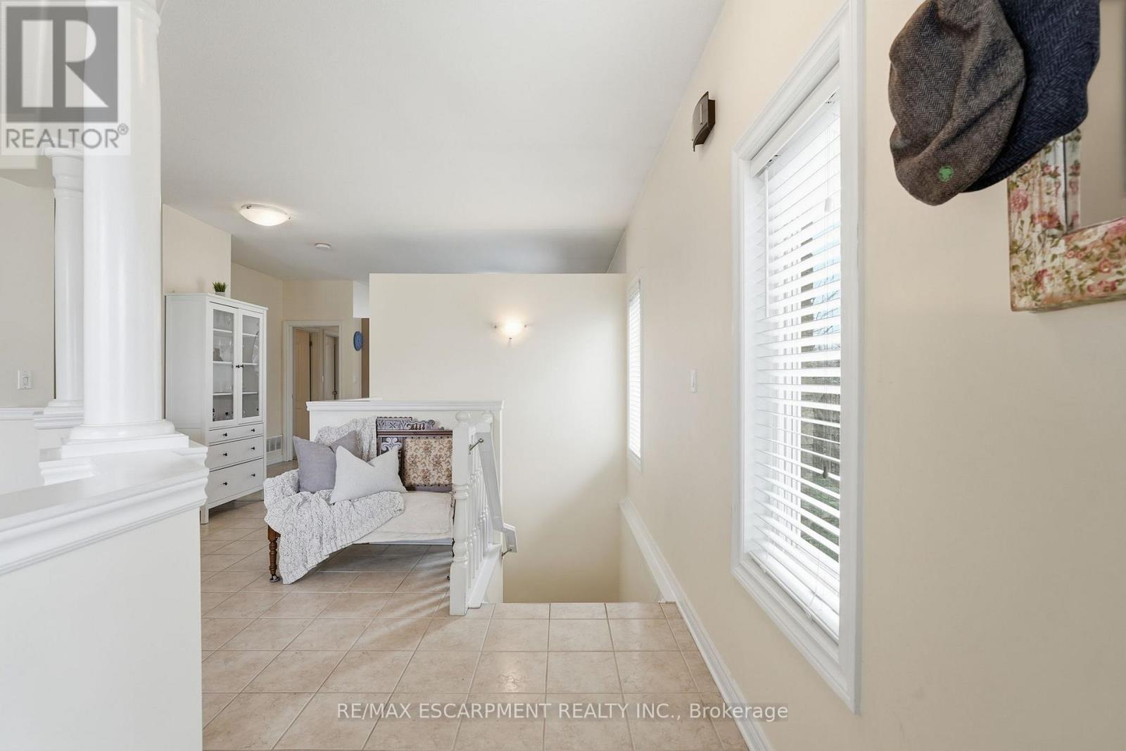 4055 Ashby Drive, Lincoln, Ontario  L3J 0G6 - Photo 6 - X12920068