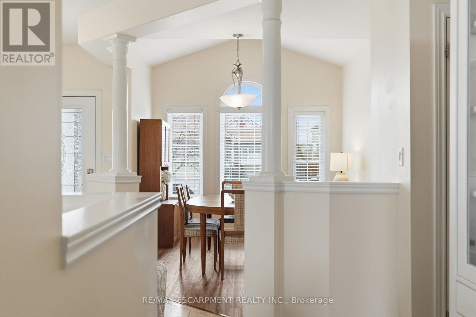 4055 Ashby Drive, Lincoln, Ontario  L3J 0G6 - Photo 8 - X12920068