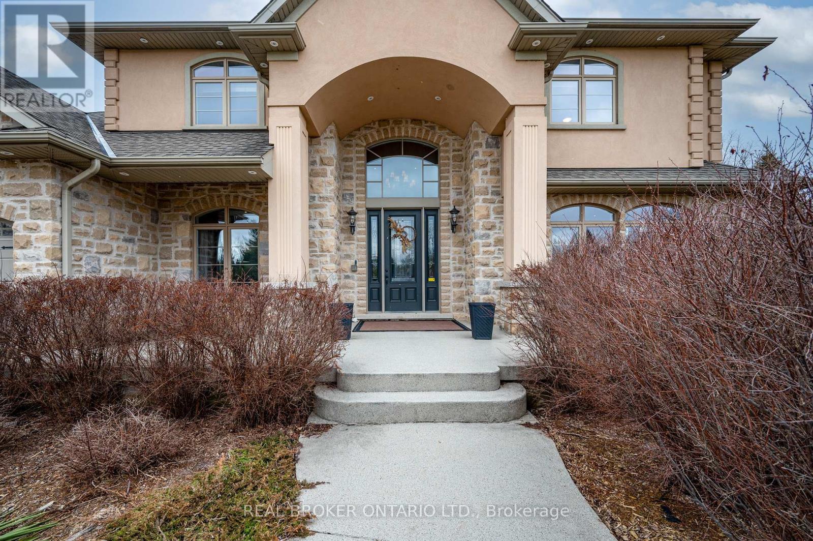 16 Seifert Court, Cambridge, Ontario  N3C 2V4 - Photo 4 - X12920072