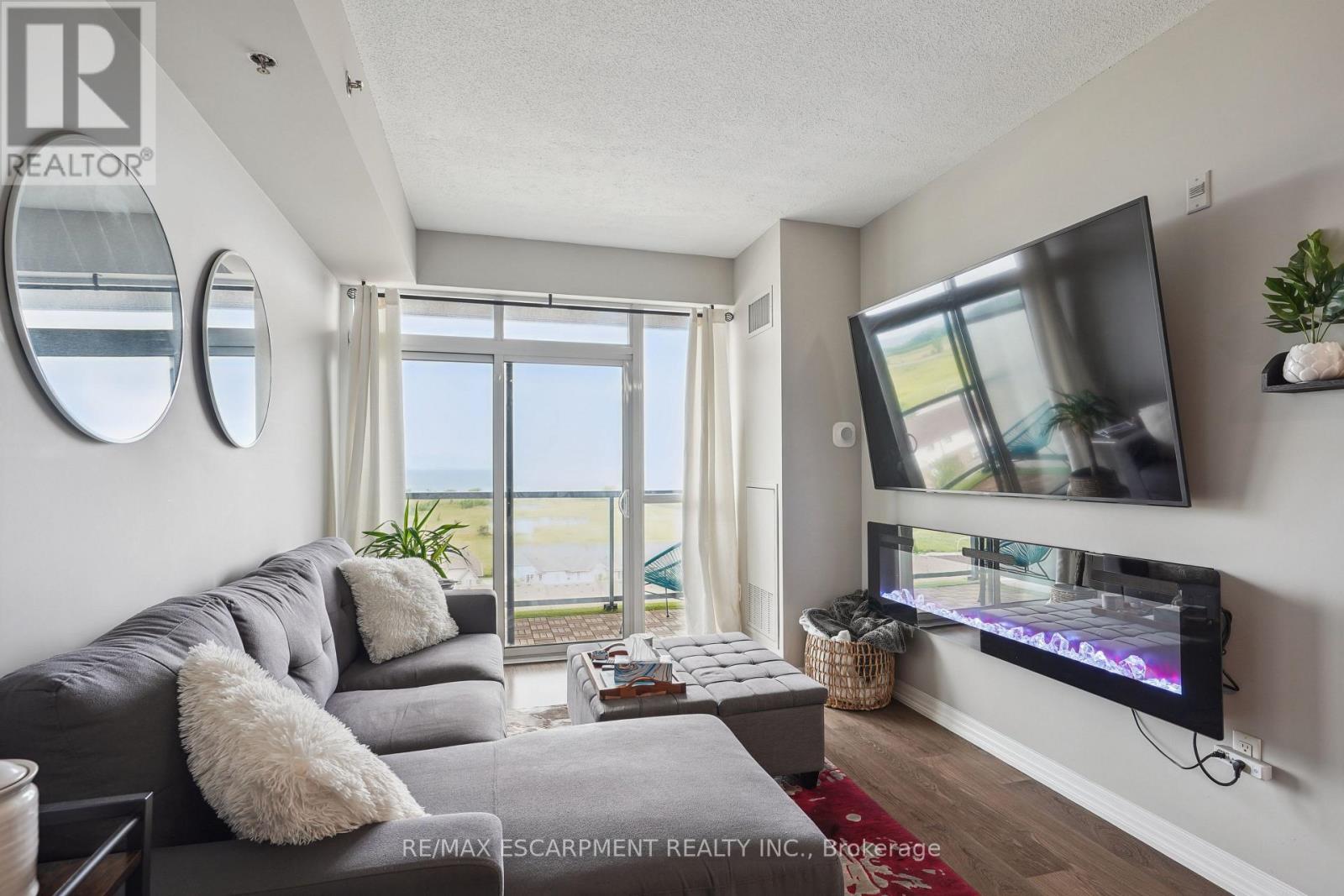 709 - 560 North Service Road, Grimsby, Ontario L3M 0G3 - Photo 10 - X12920082