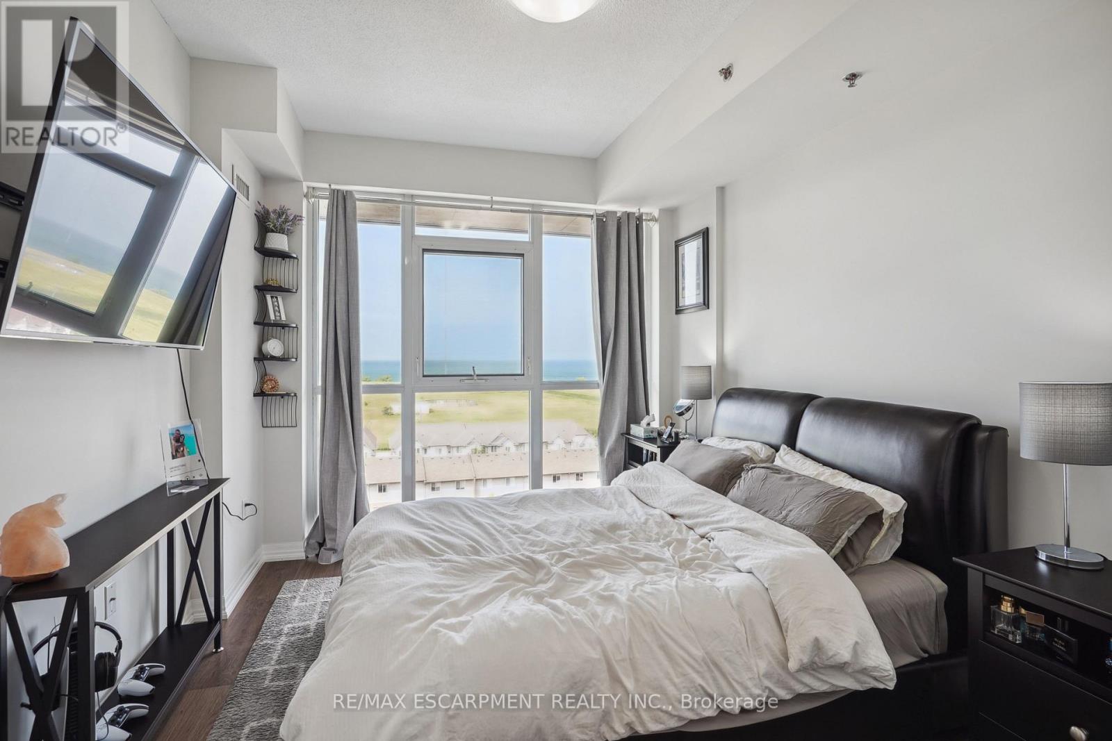 709 - 560 North Service Road, Grimsby, Ontario L3M 0G3 - Photo 12 - X12920082