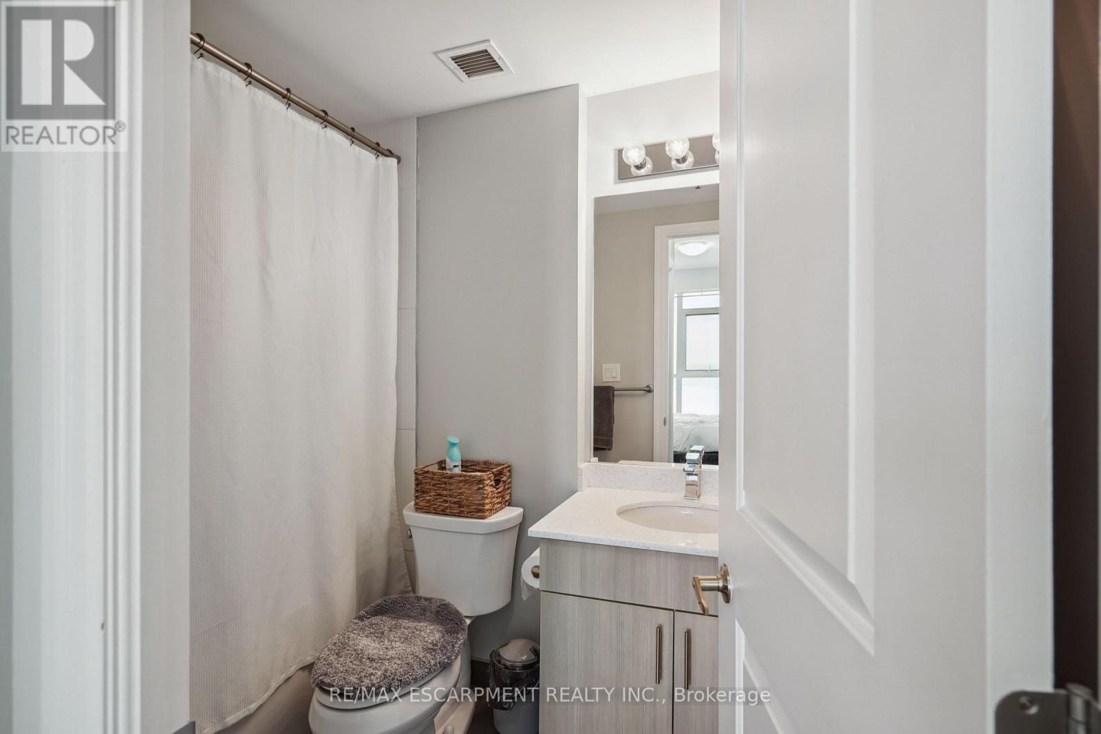 709 - 560 North Service Road, Grimsby, Ontario L3M 0G3 - Photo 14 - X12920082