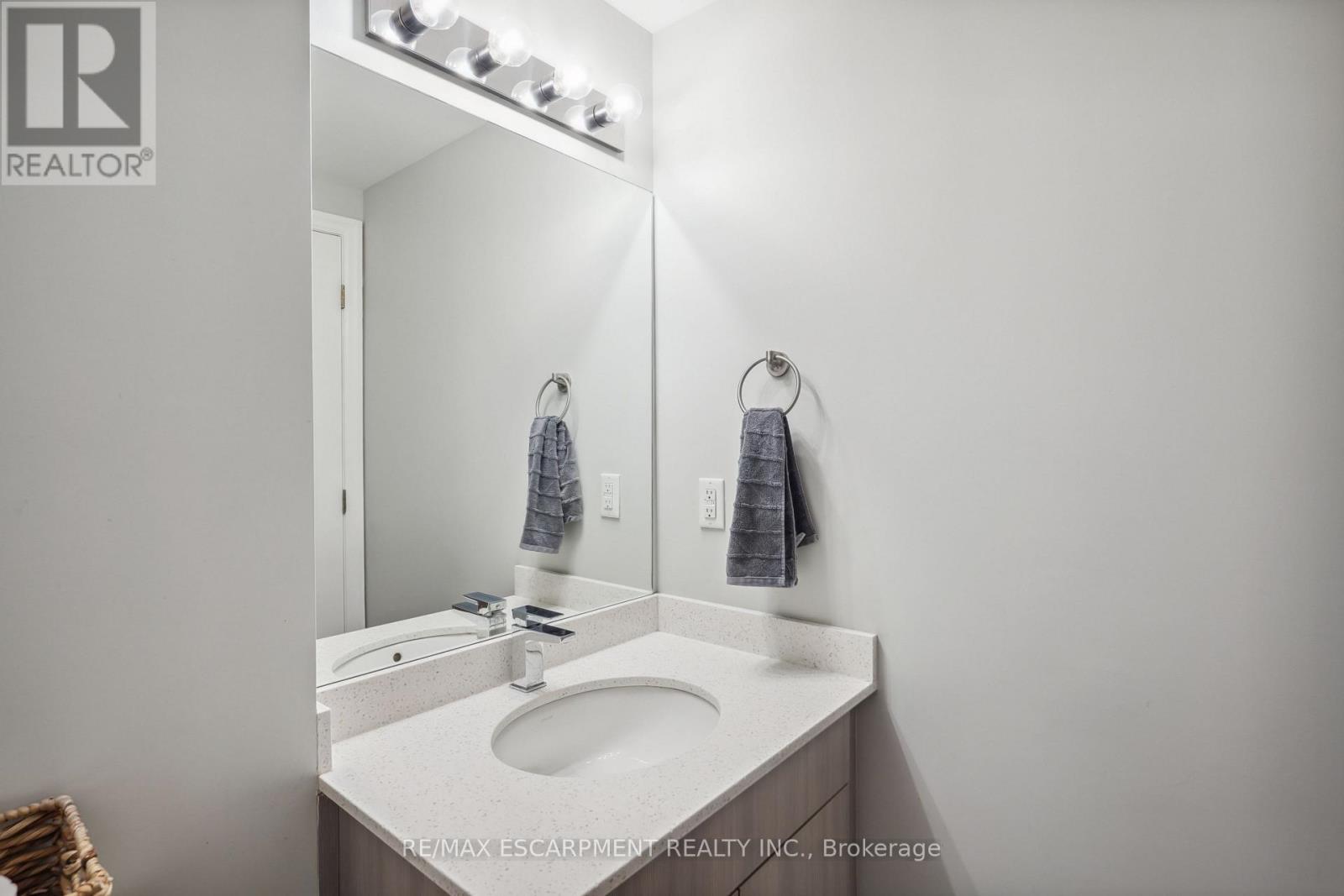 709 - 560 North Service Road, Grimsby, Ontario L3M 0G3 - Photo 15 - X12920082