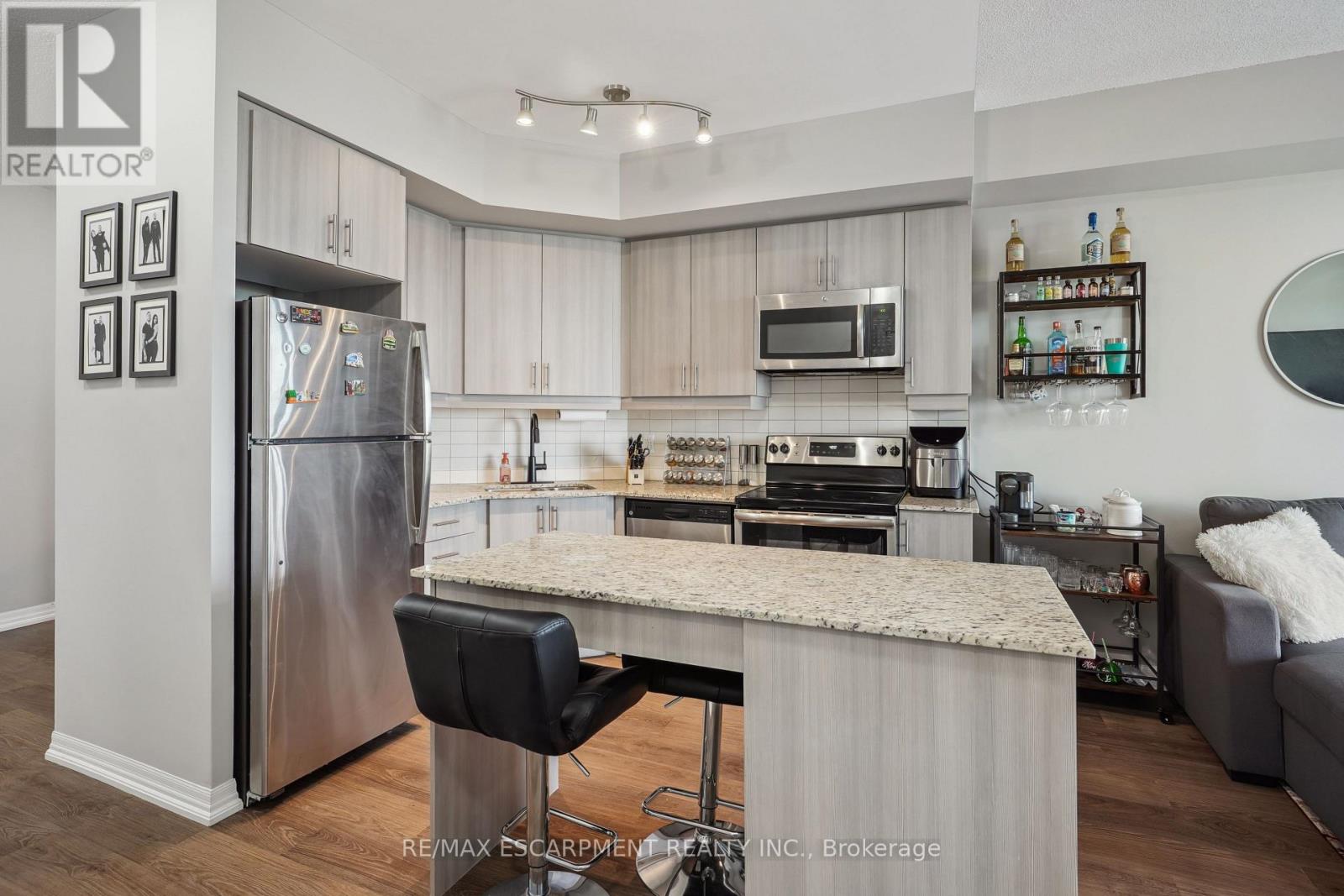 709 - 560 North Service Road, Grimsby, Ontario L3M 0G3 - Photo 17 - X12920082