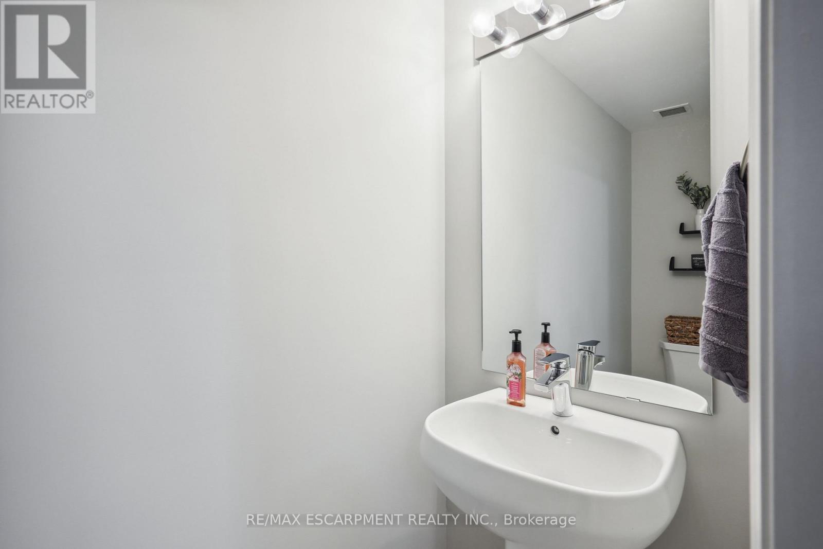 709 - 560 North Service Road, Grimsby, Ontario L3M 0G3 - Photo 19 - X12920082