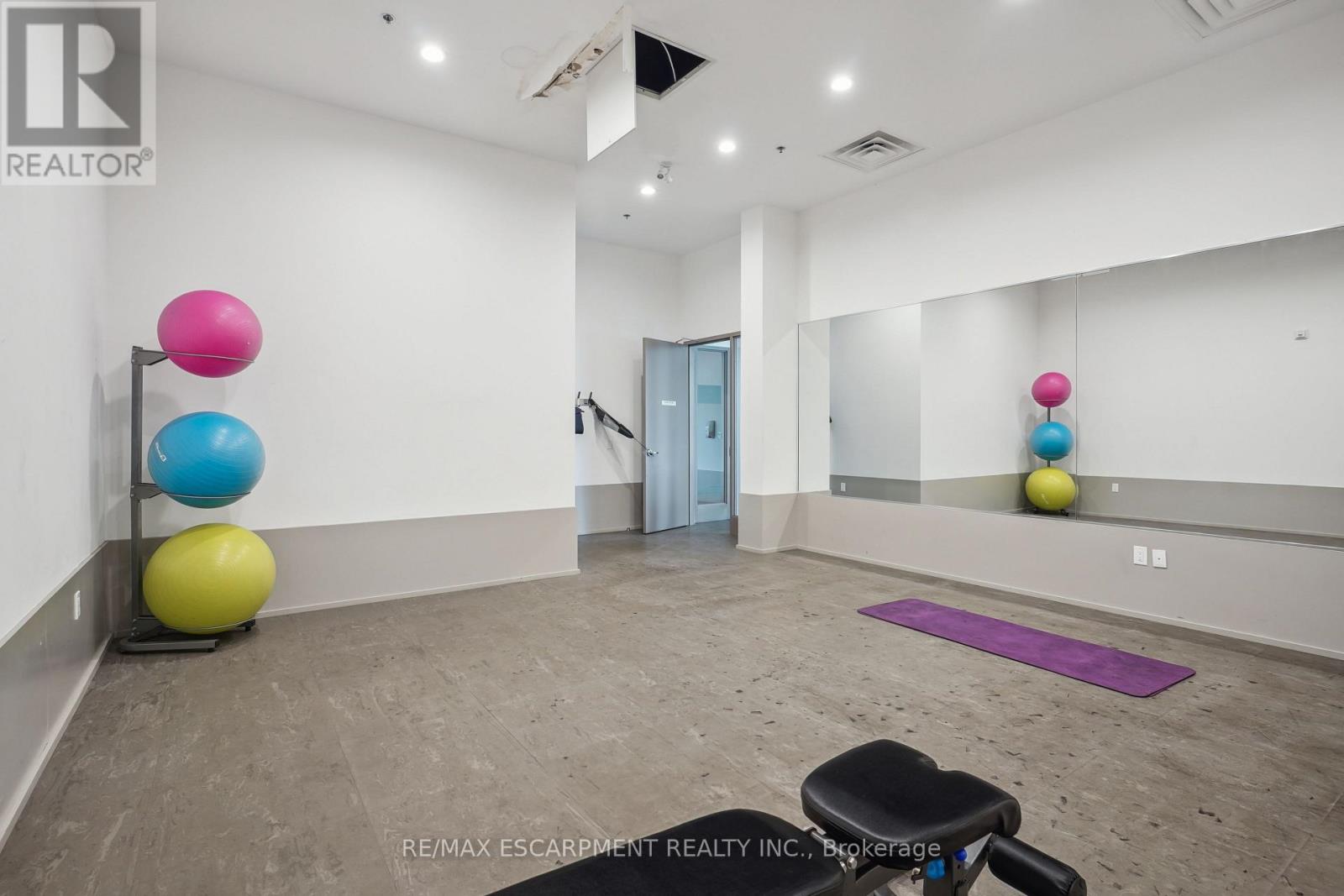 709 - 560 North Service Road, Grimsby, Ontario L3M 0G3 - Photo 21 - X12920082