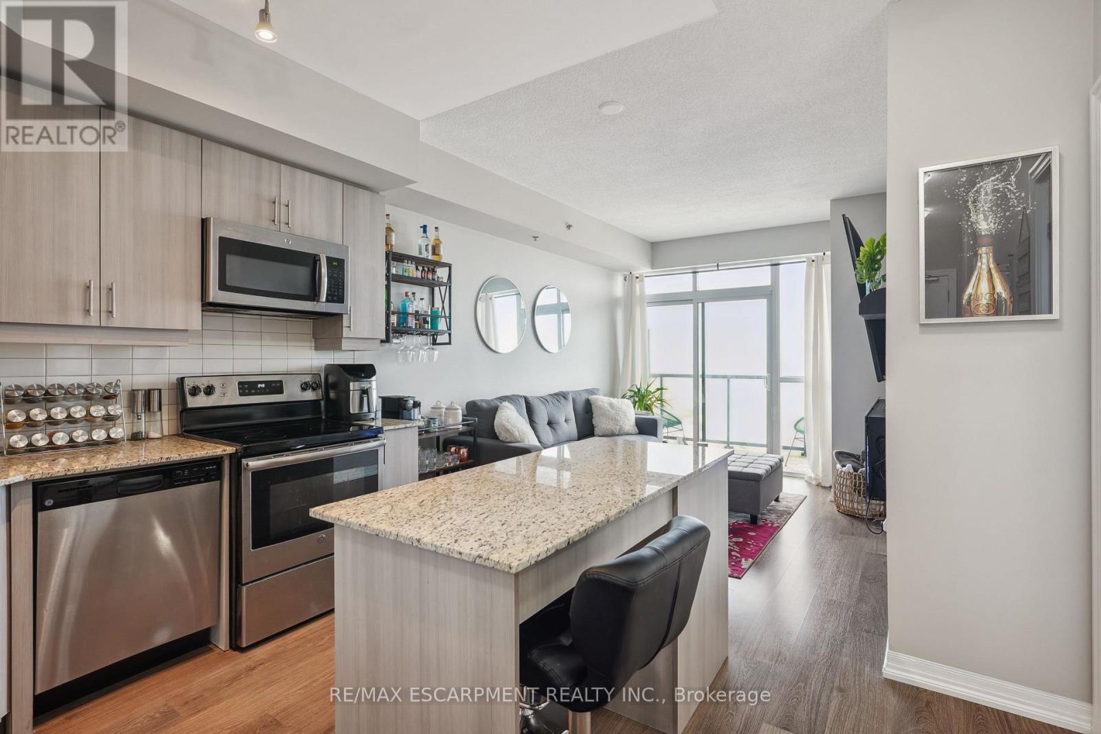 709 - 560 North Service Road, Grimsby, Ontario L3M 0G3 - Photo 6 - X12920082