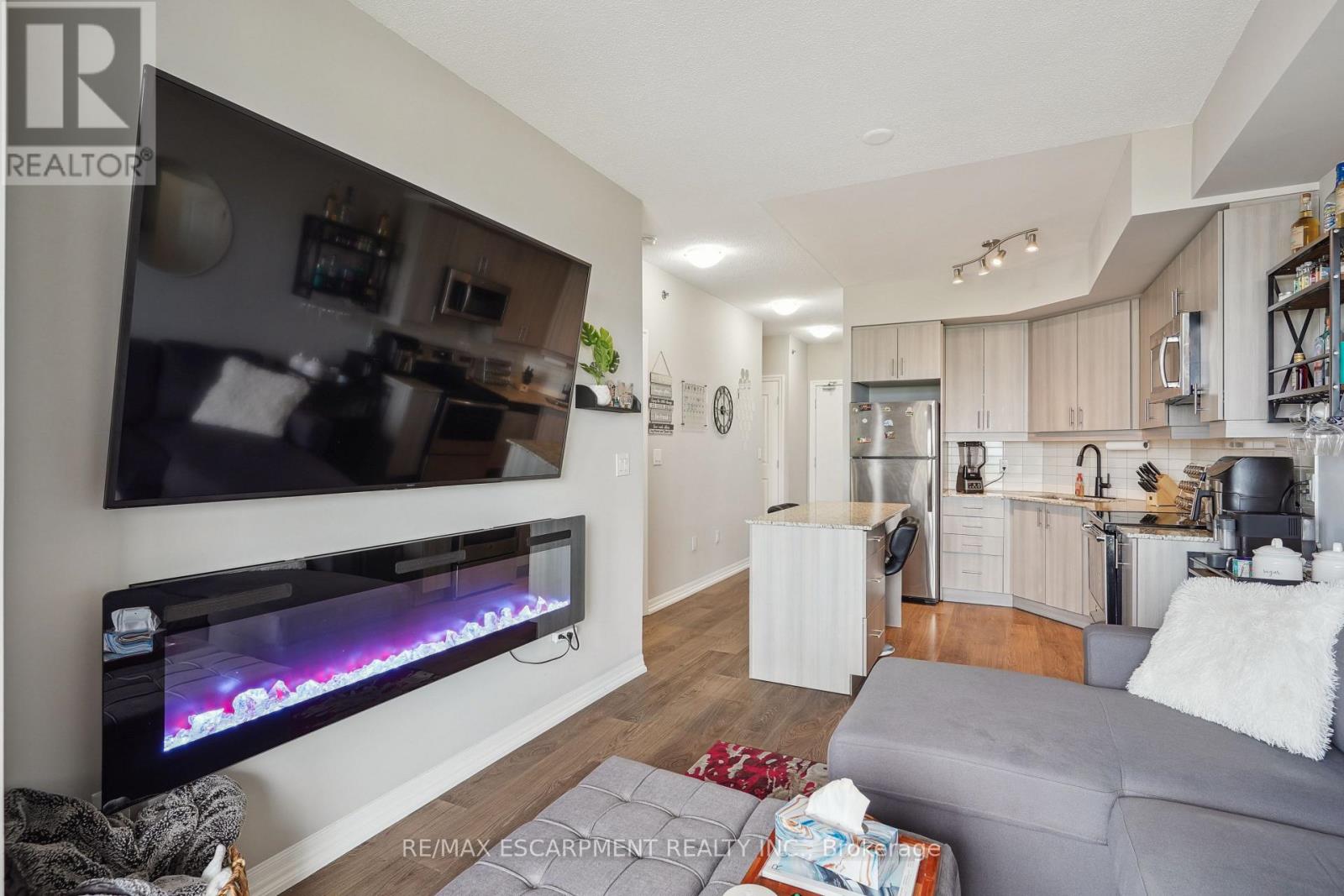 709 - 560 North Service Road, Grimsby, Ontario L3M 0G3 - Photo 9 - X12920082