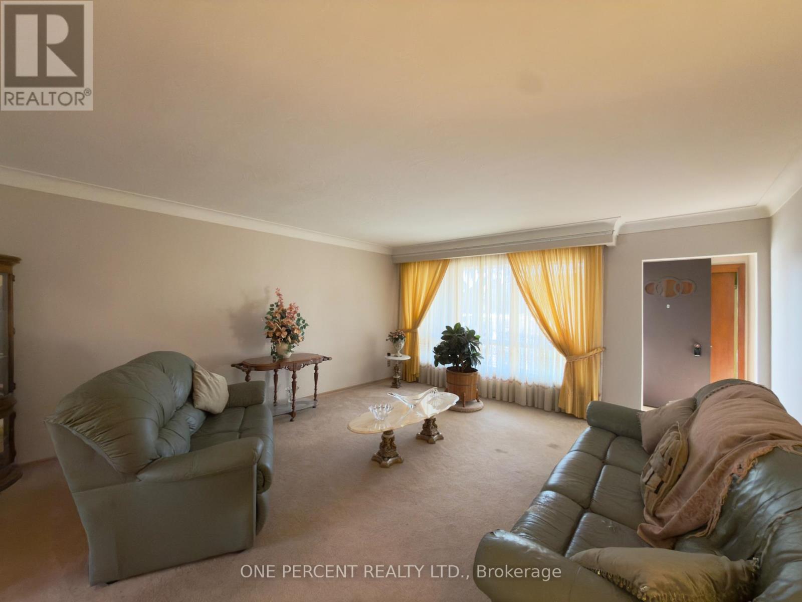 6731 Freeman Street, Niagara Falls, Ontario  L2E 5T8 - Photo 2 - X12920094