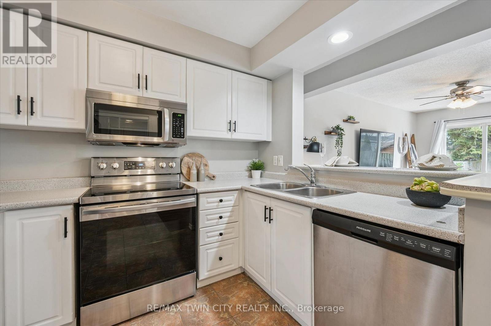 51 Elma Place, Cambridge, Ontario  N3C 4E6 - Photo 13 - X12920124