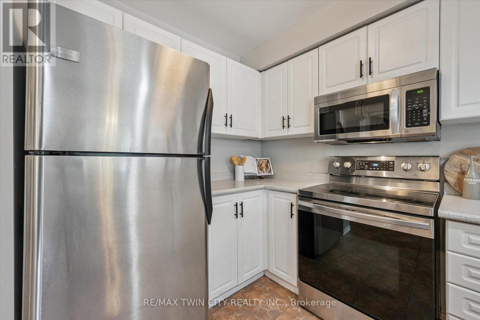 51 Elma Place, Cambridge, Ontario  N3C 4E6 - Photo 14 - X12920124