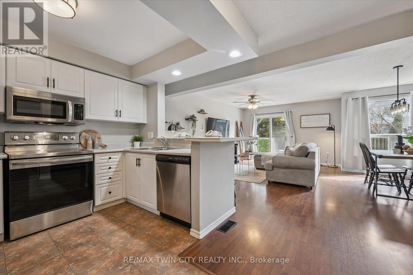 51 Elma Place, Cambridge, Ontario  N3C 4E6 - Photo 6 - X12920124