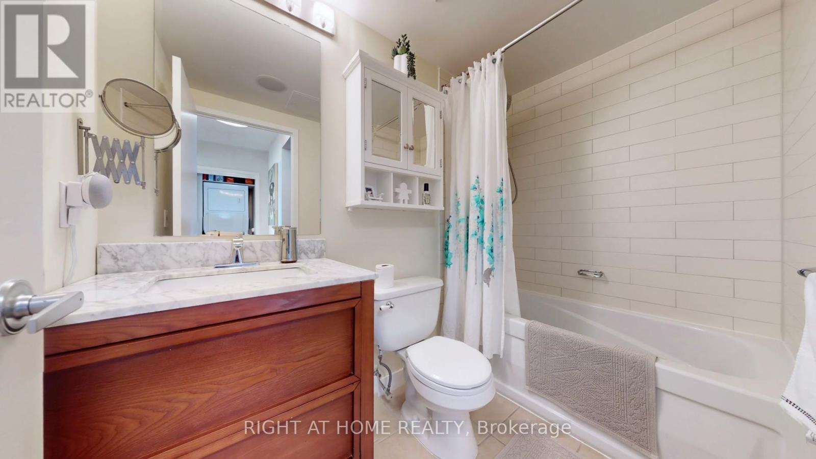 2102 - 5 Mariner Terrace, Toronto, Ontario  M5V 3V6 - Photo 26 - C12919390