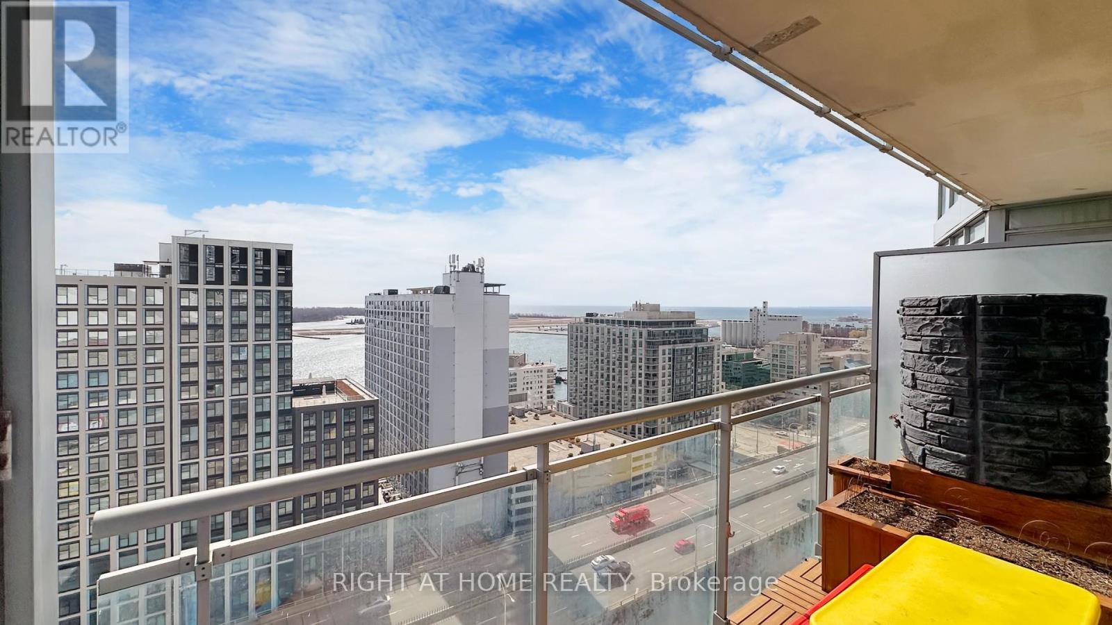 2102 - 5 Mariner Terrace, Toronto, Ontario  M5V 3V6 - Photo 32 - C12919390