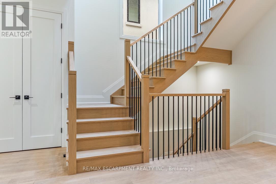 2354 Eighth Line, Oakville, Ontario  L6H 7E6 - Photo 21 - W12905772