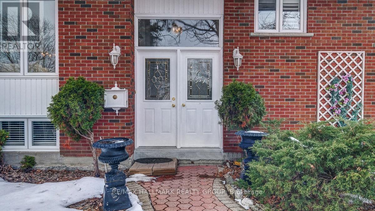 2185 Bickerton Avenue, Ottawa, Ontario K1J 6Y2 - Photo 3 - X12920128