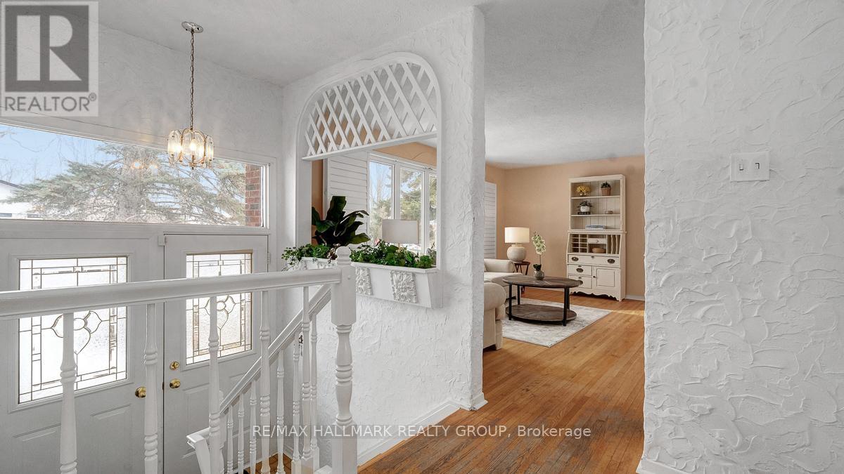 2185 Bickerton Avenue, Ottawa, Ontario K1J 6Y2 - Photo 4 - X12920128